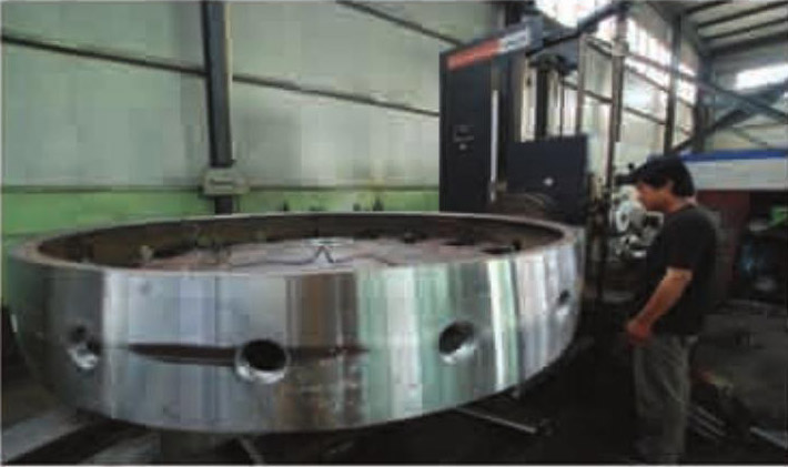 機加車間大型數(shù)控鏜床